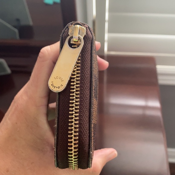 SOLD Authentic Louis Vuitton Zippy Compact Wallet - Picture 5 of 10